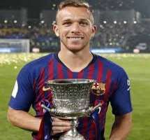 Melo got 3rd place in South American Footballer of the Year (2017).